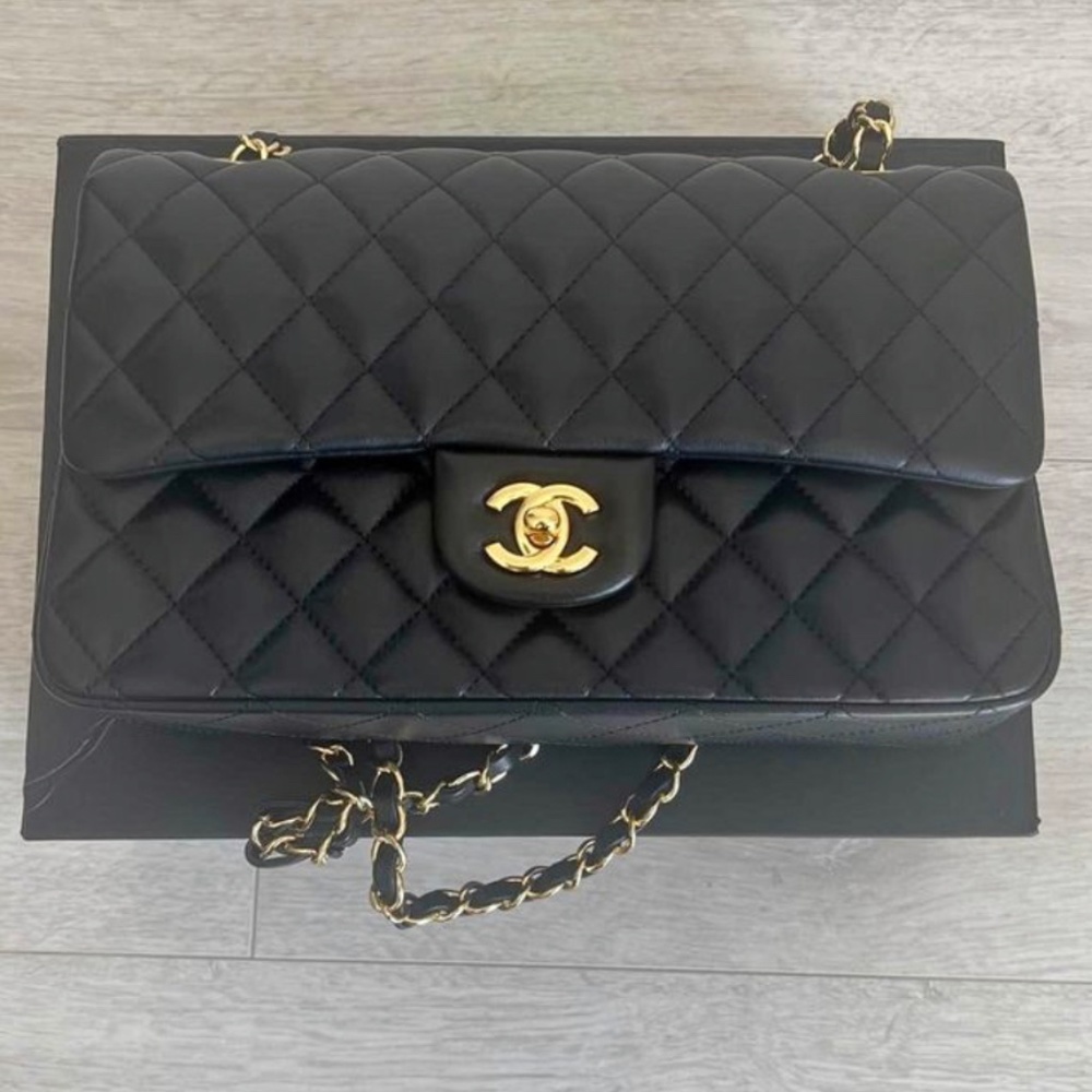 Medium Caviar Classic Double Flap Bag